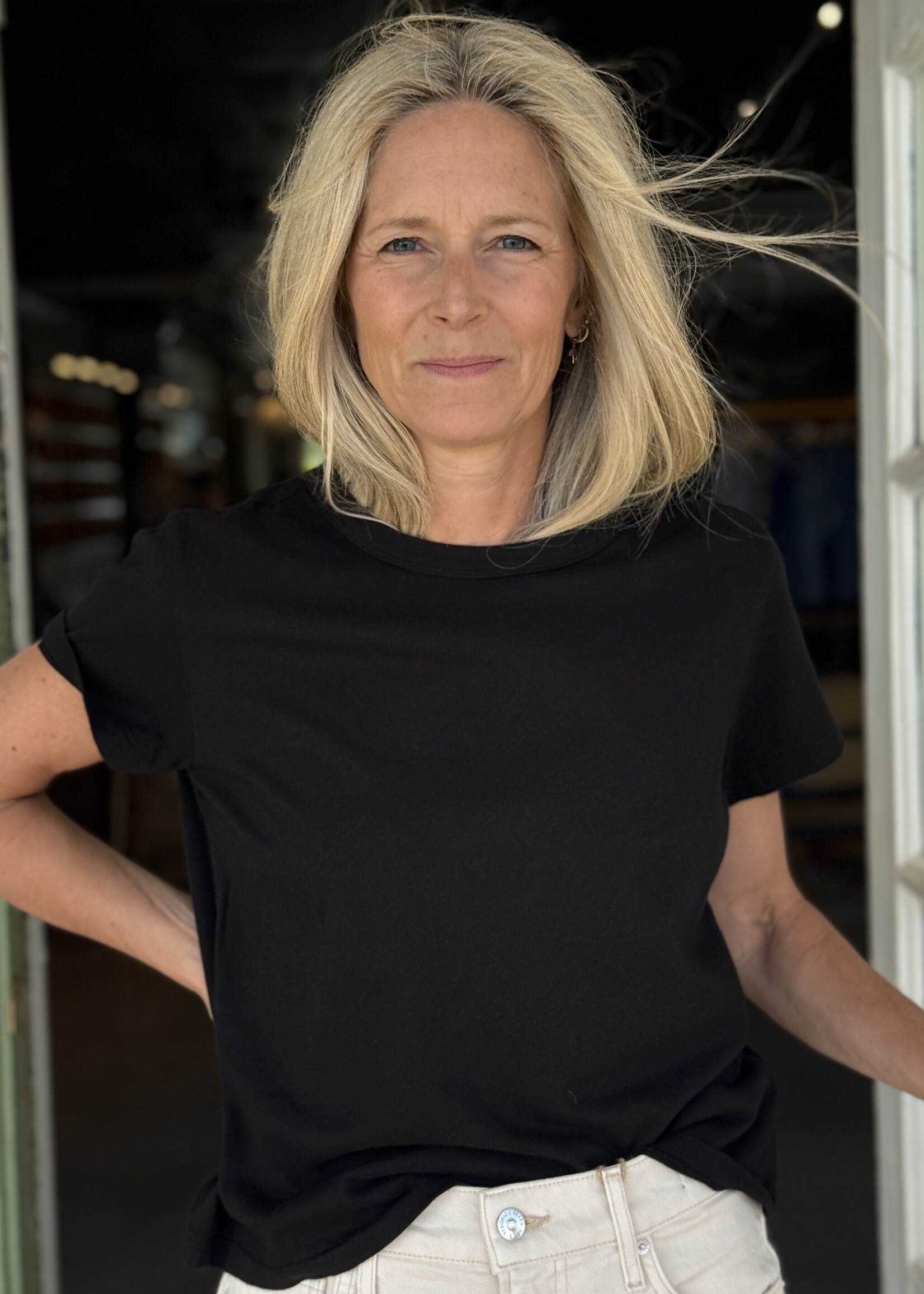 A M O Lovey Tee- Black