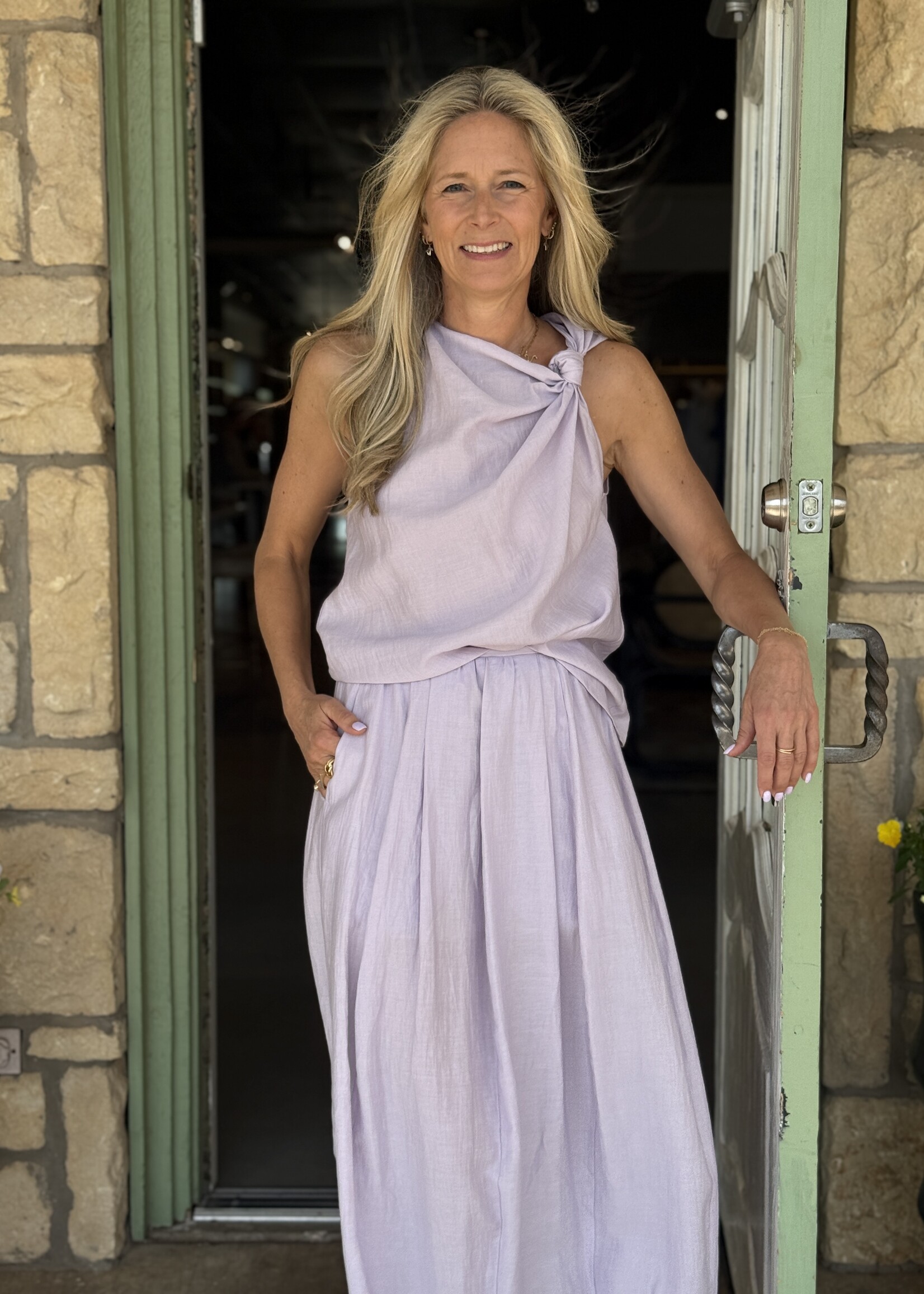 Tela Cody Sleeveless Lilac Linen-Viscose Top With Twisted One-Shoulder