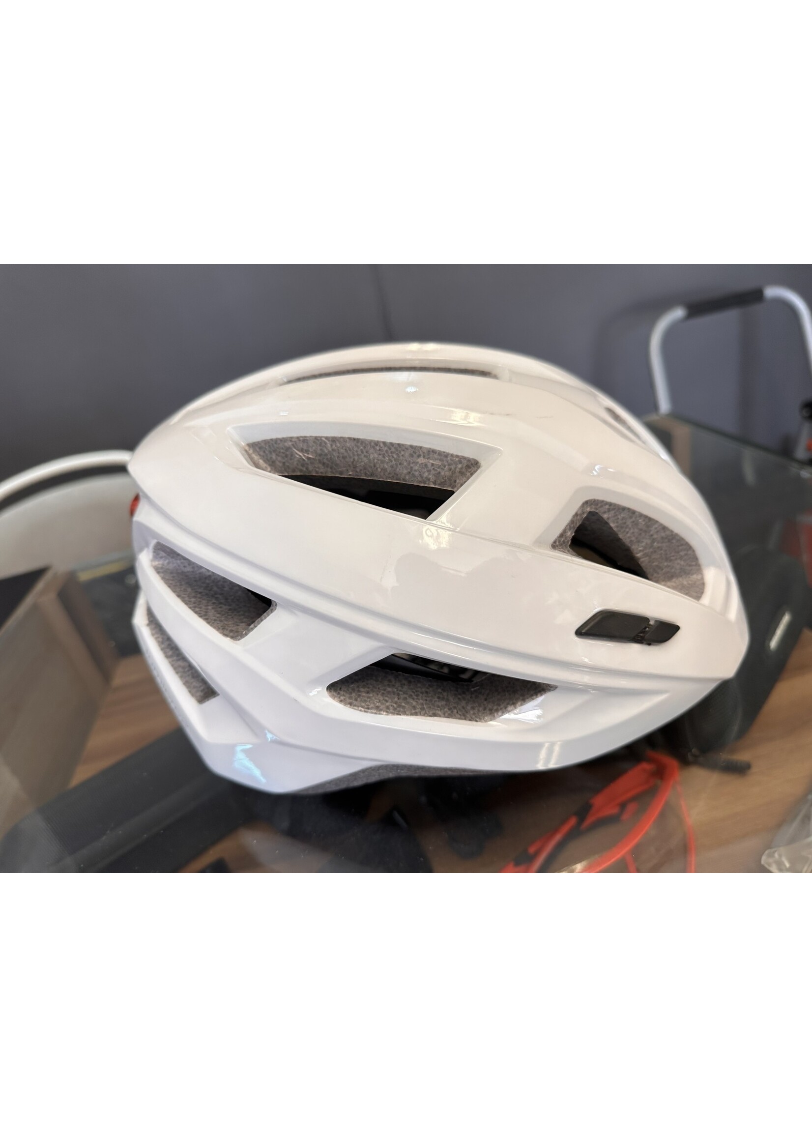 Casco Blanco MIP con luz trasera