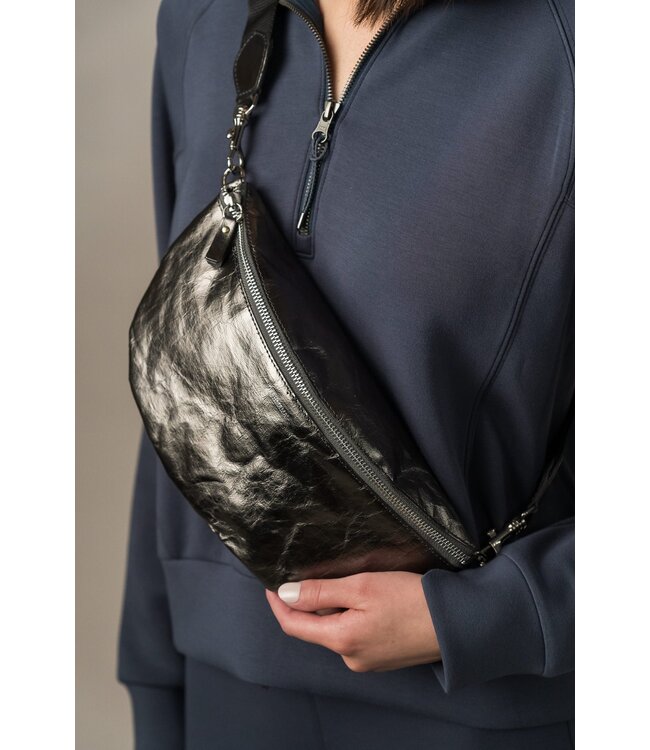 Uashmama Sling Body Bag