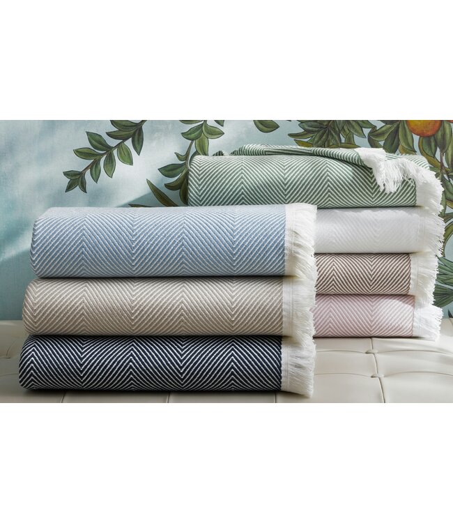 Matouk Leo Throw