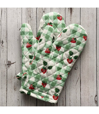 Mahogany Strawberry Gingham Oven Mitts