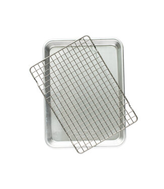 Naturals® Quarter Sheet with Oven-Safe Nonstick Grid