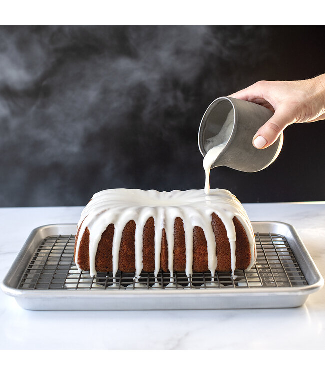 Naturals® Quarter Sheet with Oven-Safe Nonstick Grid