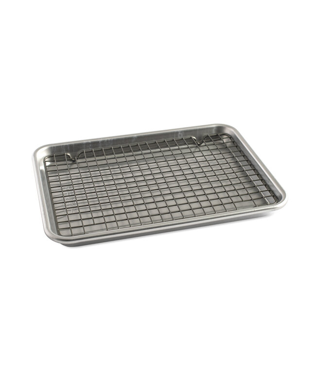Naturals® Quarter Sheet with Oven-Safe Nonstick Grid