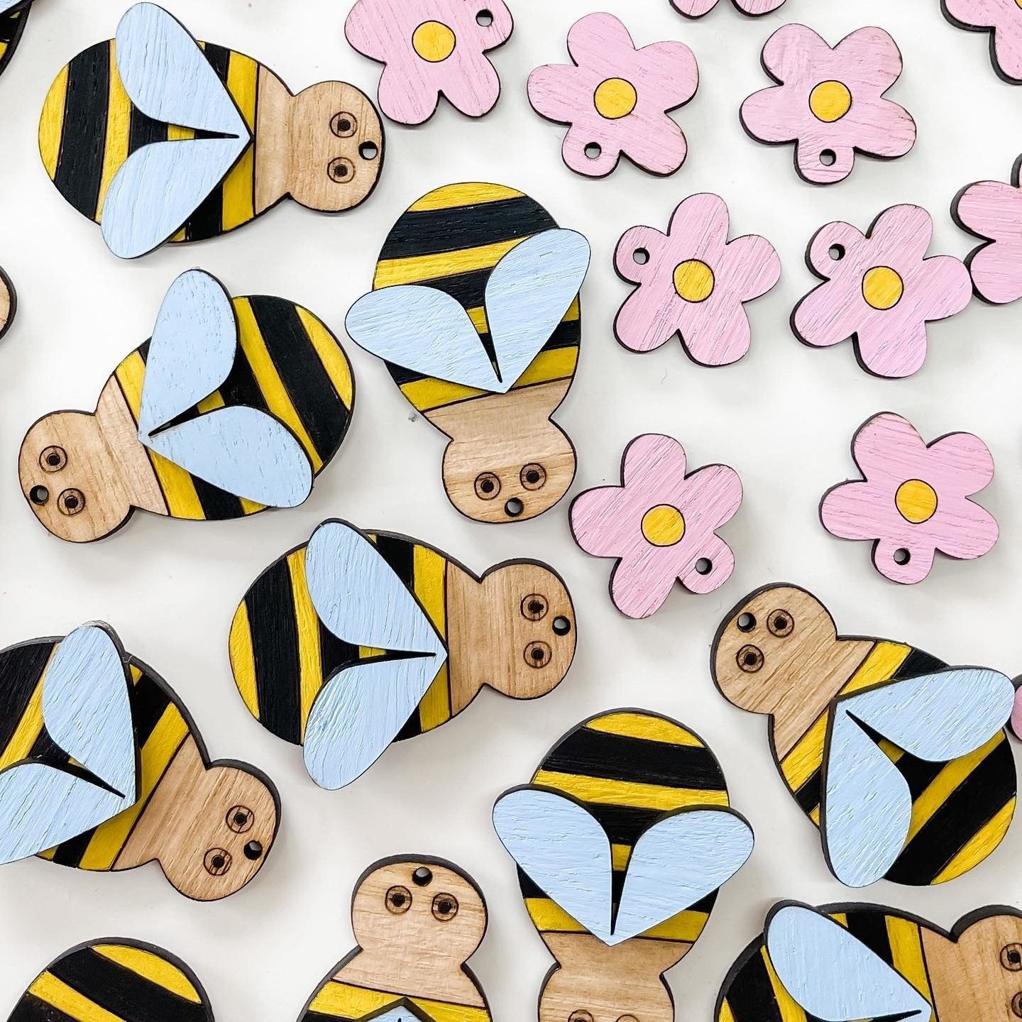 Wooden bees and flowers made with a laser cutter