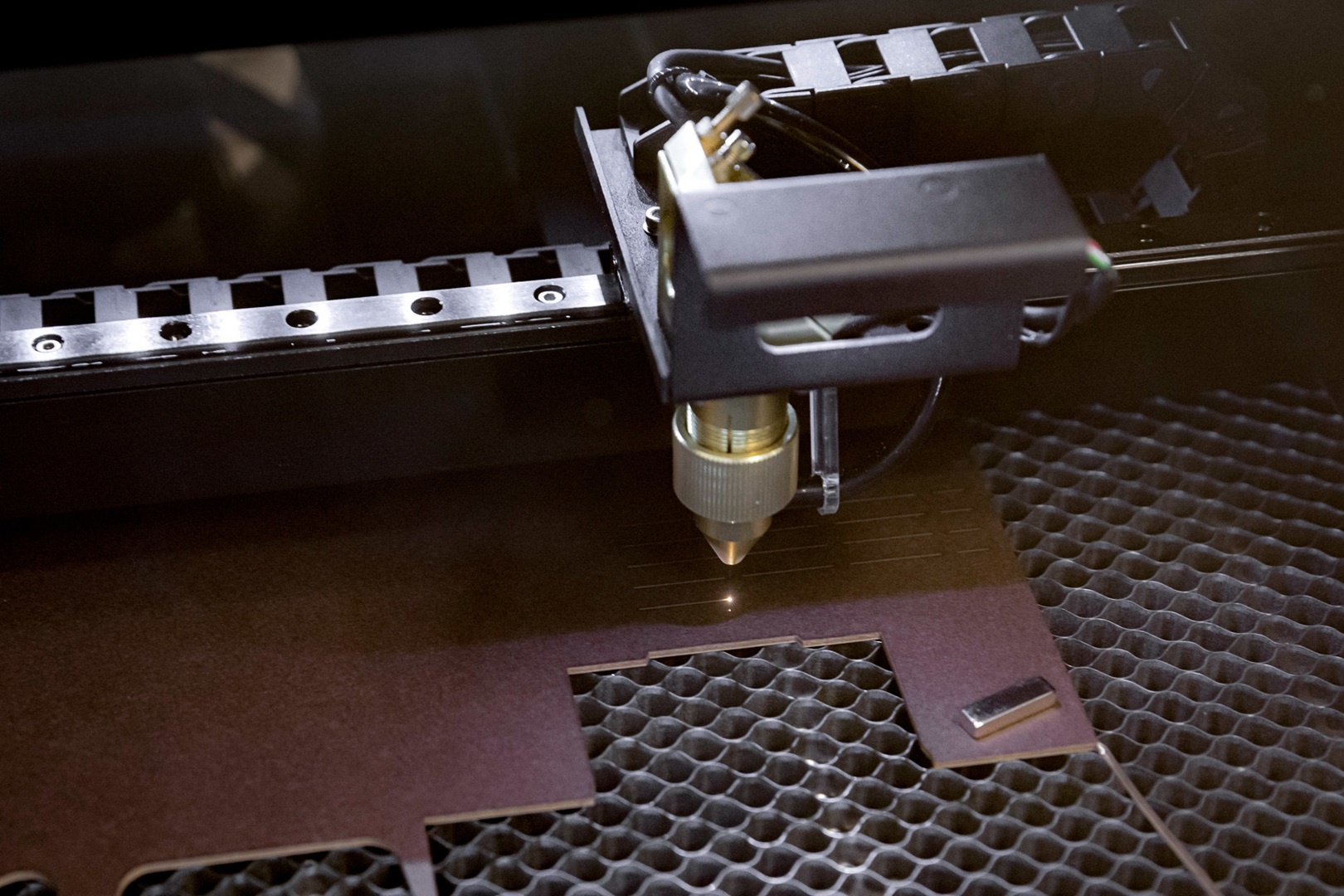 Cutting material with a FLUX laser cutter