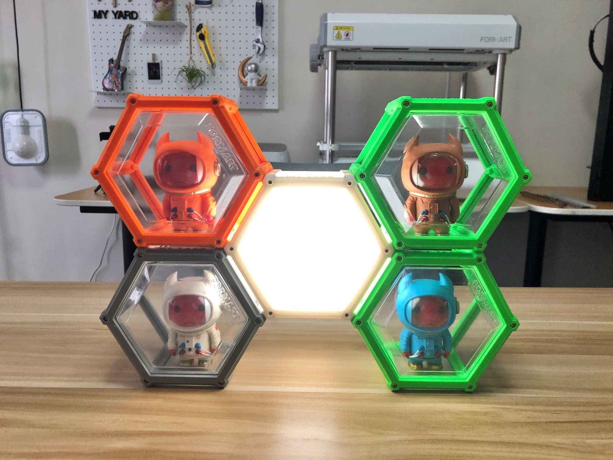 How to make a magnetic honeycomb display lamp with a vacuum former
