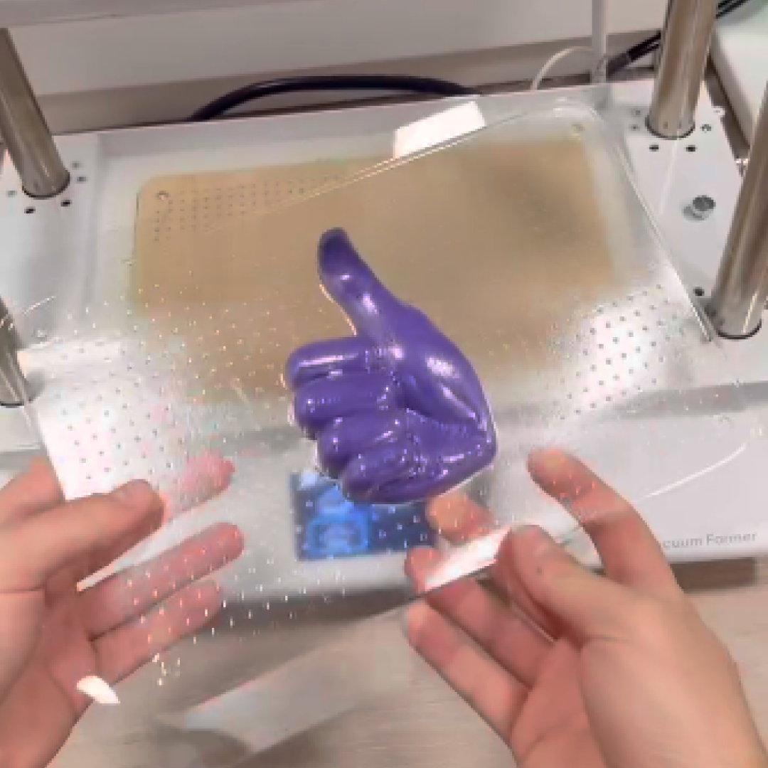 David Krammer combines 3D printing and vacuum forming for a chocolatey thumbs up