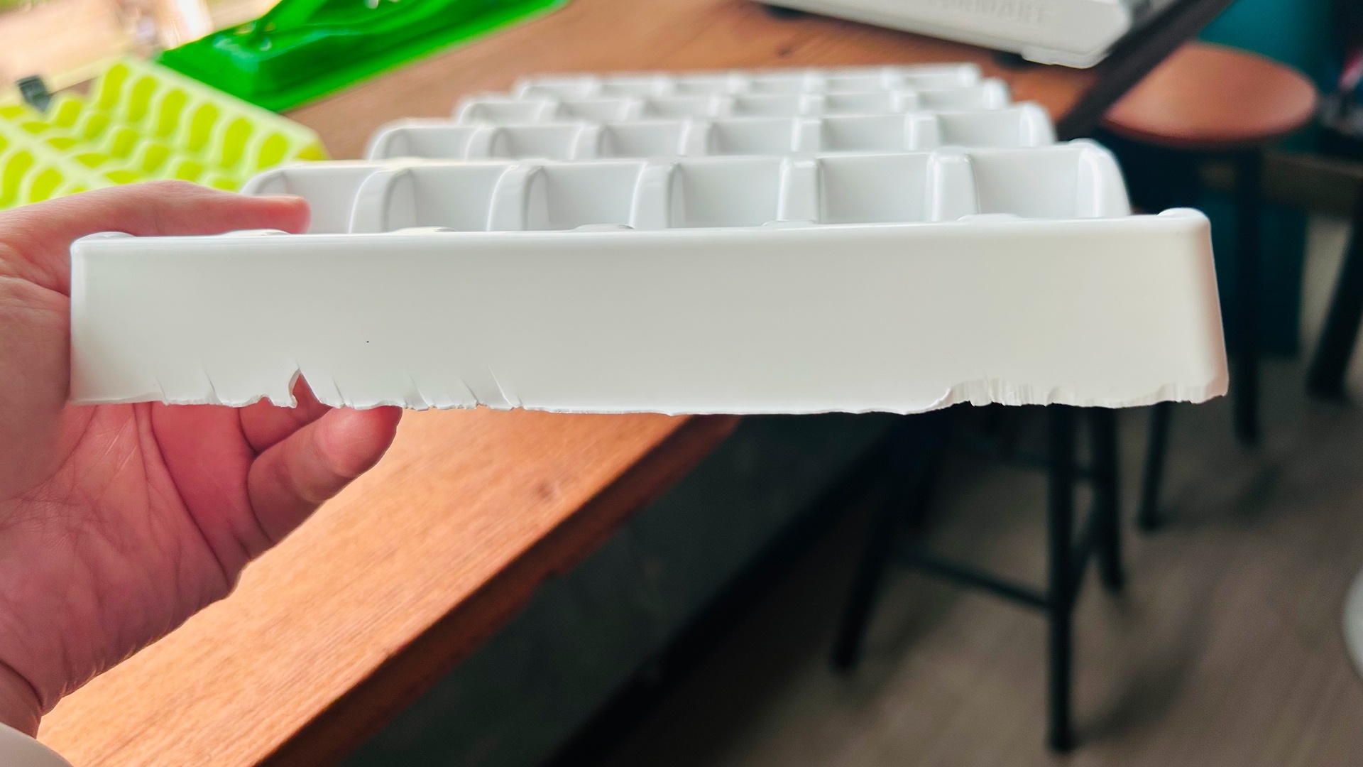 A tray damaged during trimming with the first cutting jig design