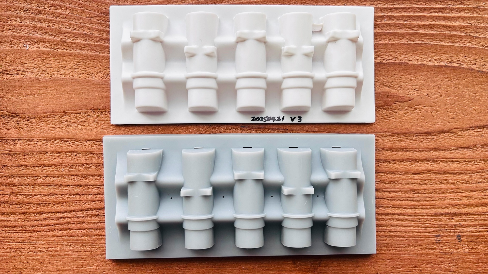 Third version of the mold design with snap fit