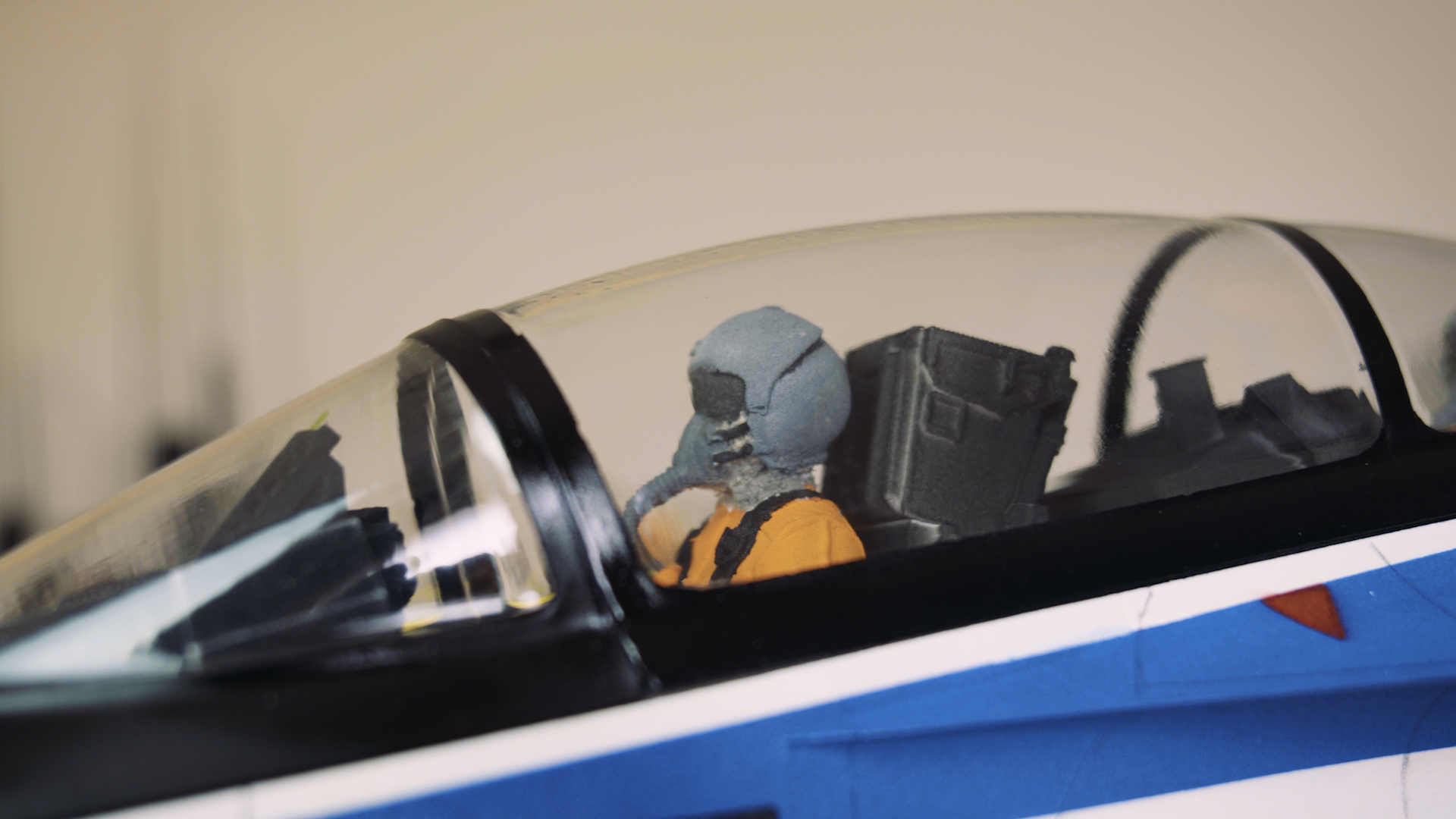 Close-up of the cockpit with transparant canopy