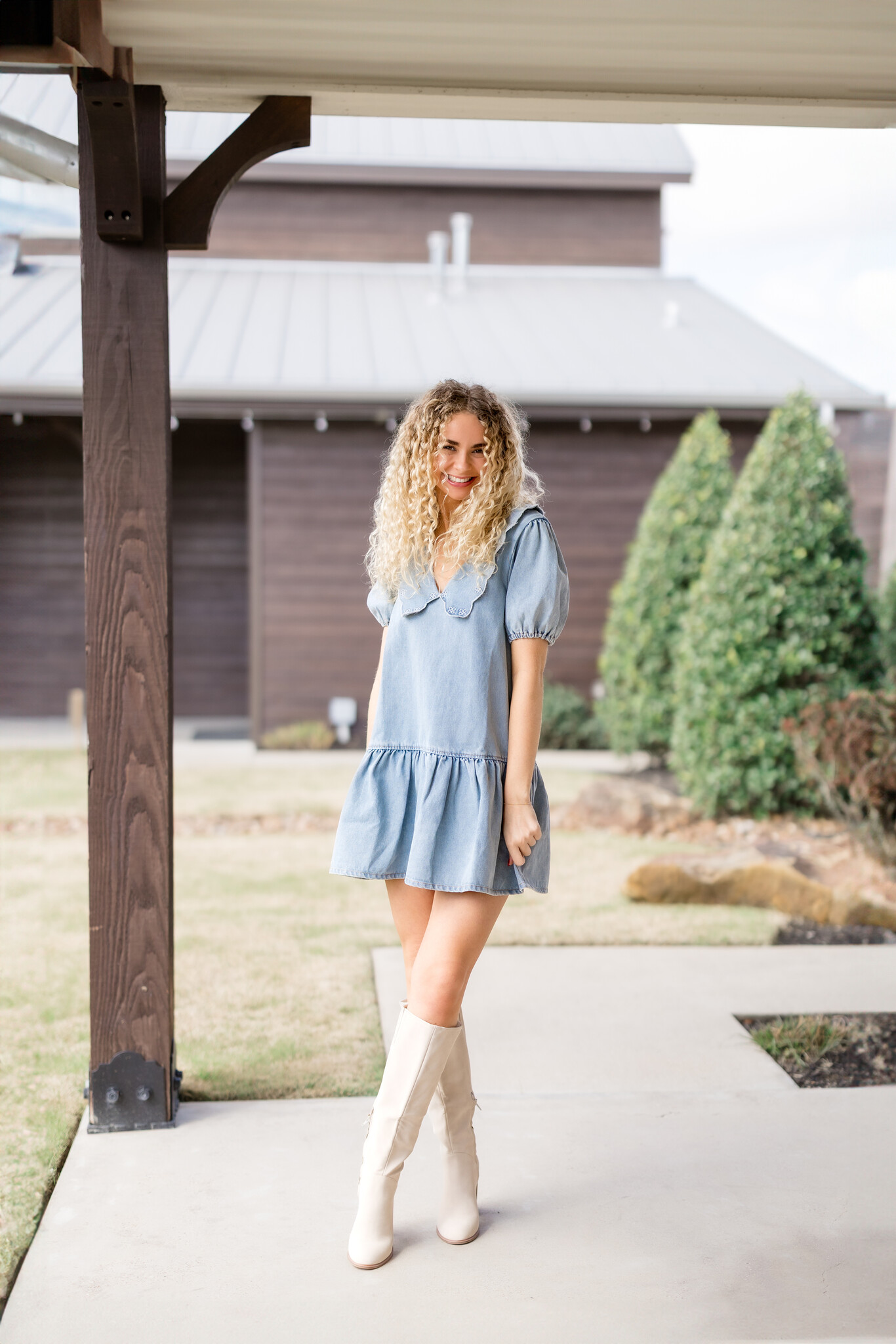 CREAM SHORT SLEEVE PULLOVER MINI DRESS W/RIB KNIT COLLAR & POCKETS