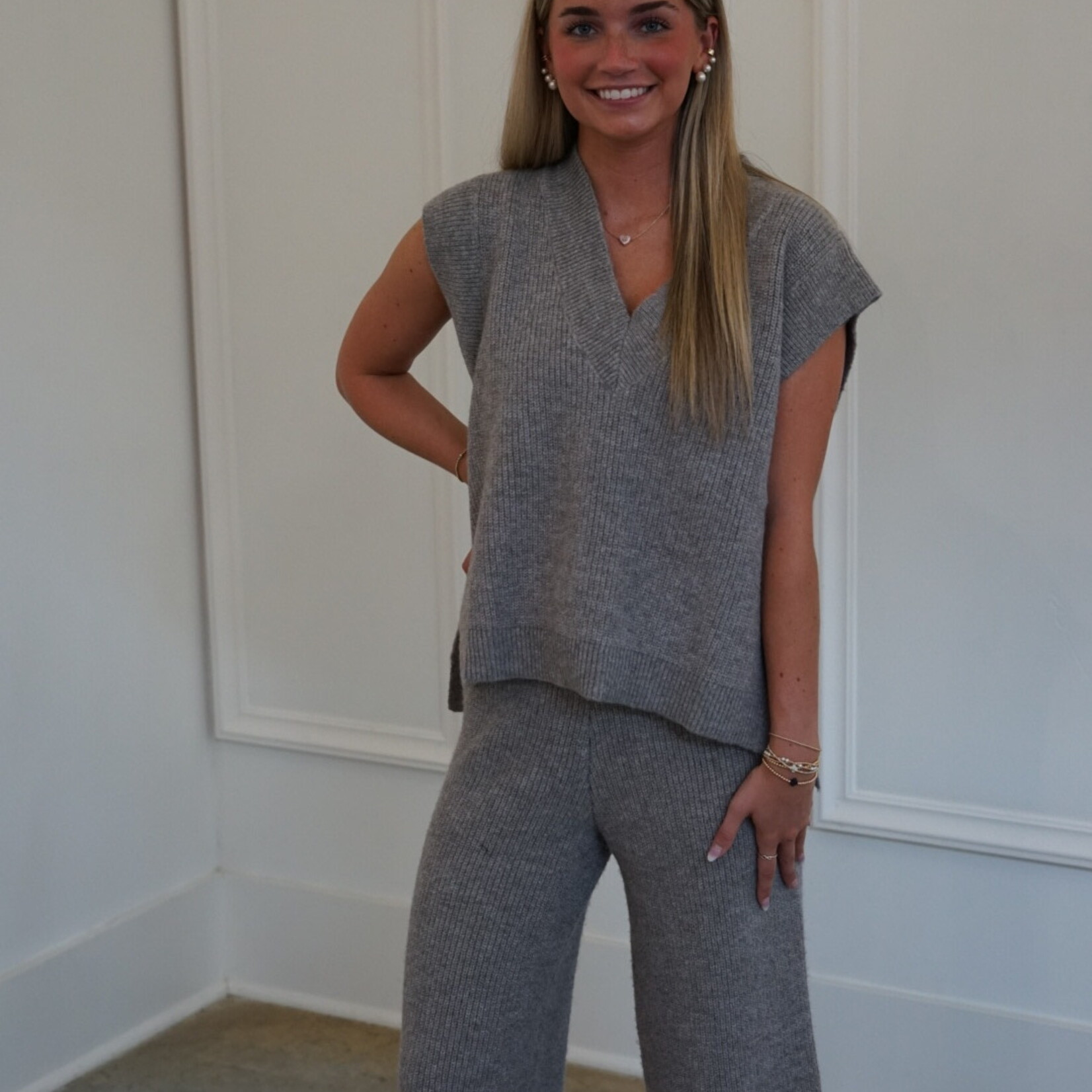 miou muse V-Neck Sweater & Pants Set