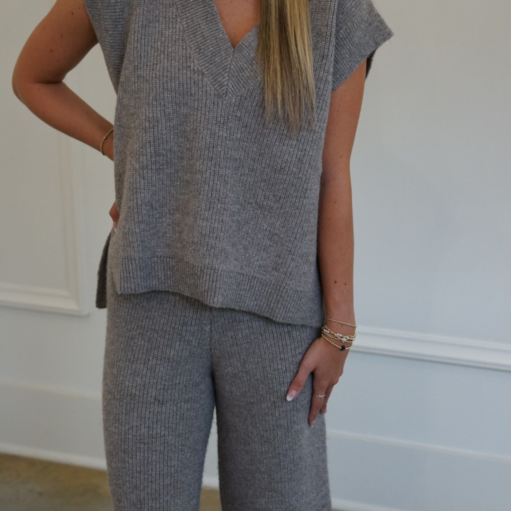 miou muse V-Neck Sweater & Pants Set