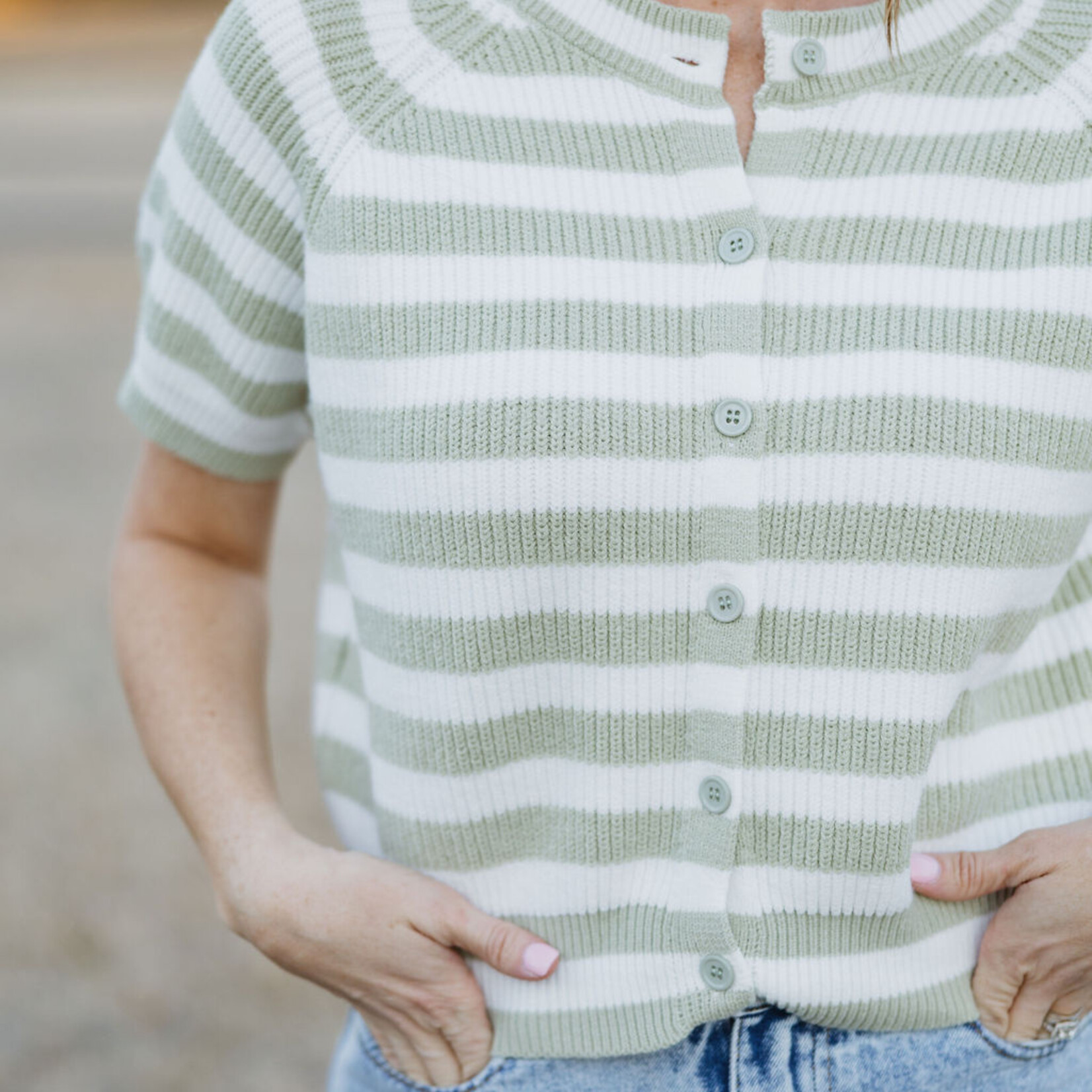 Le Lis Short Sleeve Crew Neck Boxy Sweater