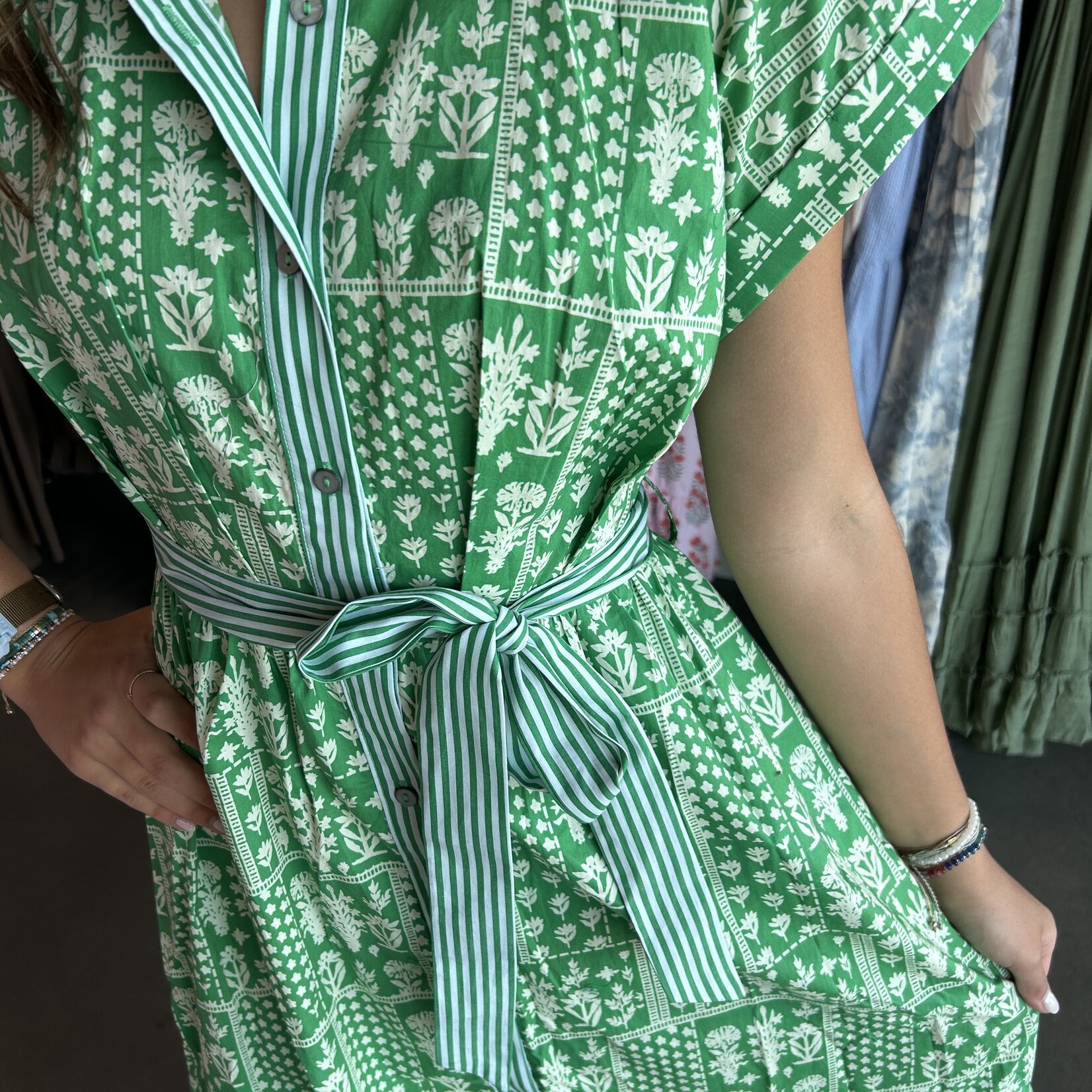 entro Contrast Print Belted Maxi Dress