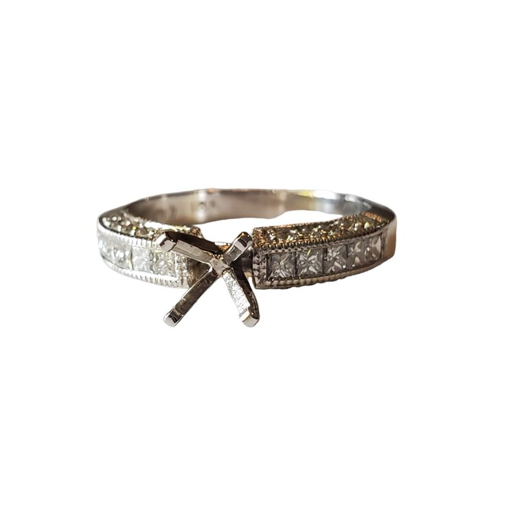 PRIMA NY (R) 14K .37 PRINCESS .26 DIA WHITE GOLD DIAMOND RING BLANK WITH PRINCESS DIAMONDS COVERING HALF THE SHANK SI1