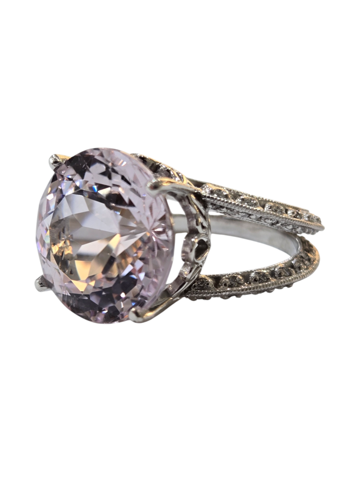 M(Y) PT&18K 15.00KUN .66MTG TACORI PLATINUM RING WITH 18K HEAD 15CT KUNZITE & .66XT H VS2 DIAMONDS ON THE MOUNTING