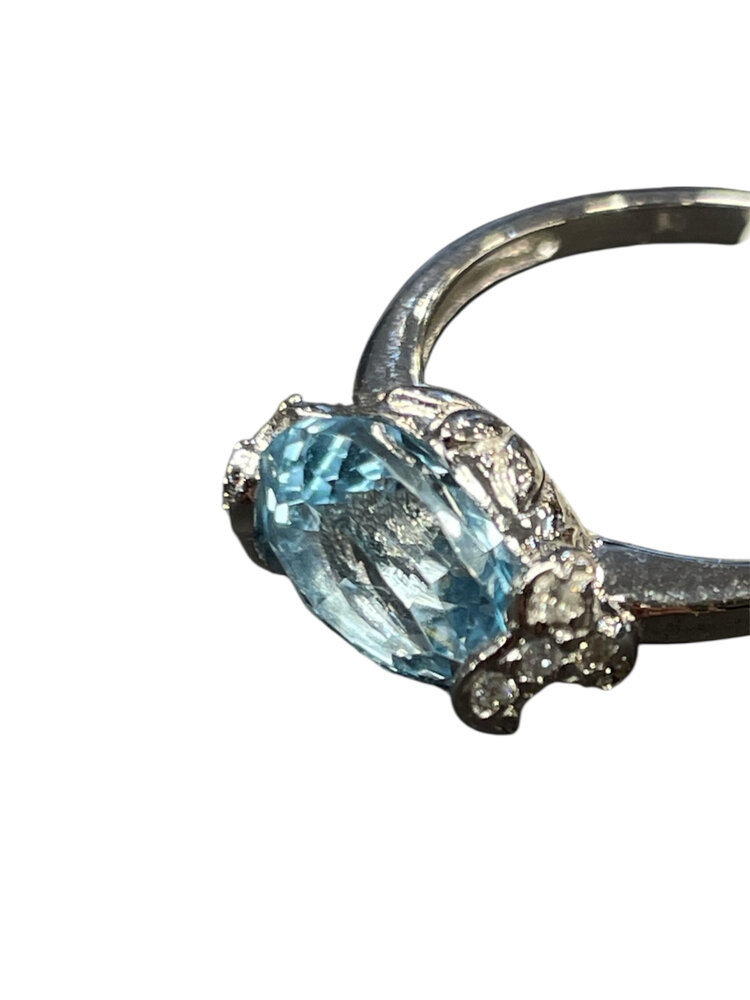 (R)14KW 2.69BT .11DIA WHITE GOLD BLUE TOPAZ AND DIAMOND RING