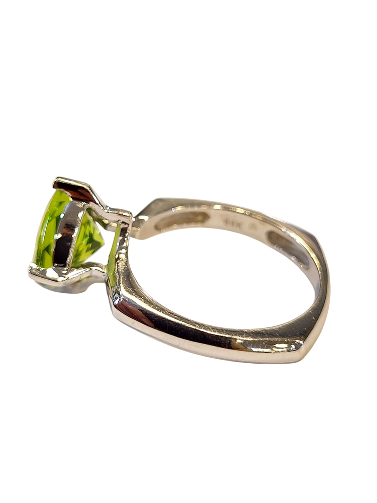 (Z)14KW 2CT PERIDOT , WHITE GOLD RING WITH NATURAL PERIDOT GEMSTONE