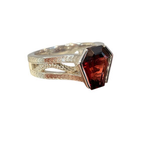 (Y)14KW 2.98CT GAR, FASHION CUT GARNET AND WHITE GOLD RING 10.6 GRAMS