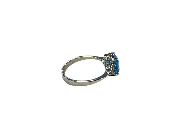 RYAN GEMS INC (Y)14K 2.00 BT 0.20 DIA, BLUE TOPAZ AND DIAMOND WHITE GOLD RING