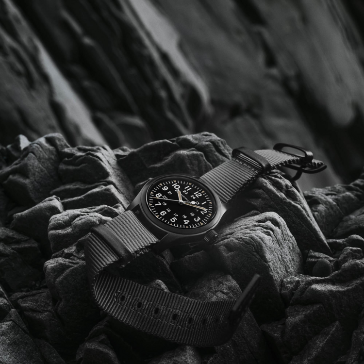 HAMILTON HAMILTON KHAKI FIELD, Reference H69409930 Caliber H-50 Collection Khaki Field Movement Mechanical Case size 38mm Thickness (mm) 9.5 Dial color Black Case material Stainless steel Coating PVD black Crystal Sapphire Lug width 20mm Power reserve 80 hour