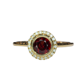 (X) 14KY .57GAR .06DIA , YELLOW GOLD GARNET & DIAMOND RING WITH 21 ROUND DIAMONDS
