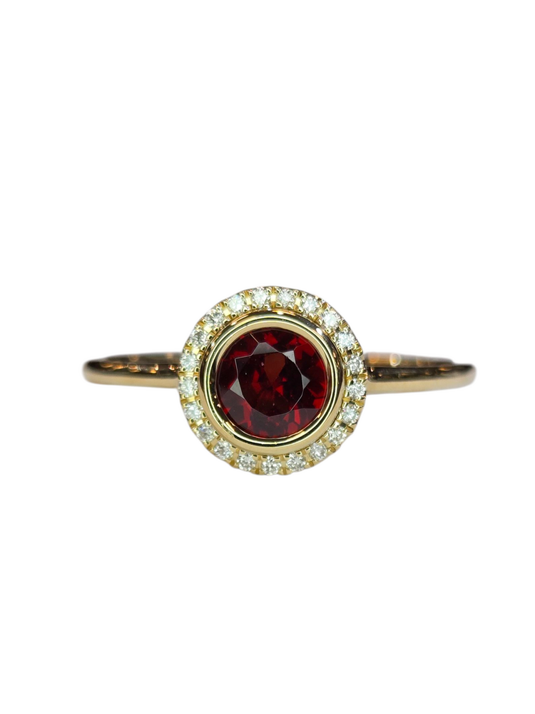 (X) 14KY .57GAR .06DIA , YELLOW GOLD GARNET & DIAMOND RING WITH 21 ROUND DIAMONDS