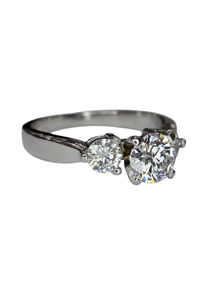 (Z) 18K .75GIA .50MTG VS1 E, WHITE GOLD 3 STONE RING, CENTER DIAMOND GIA CERTIFIED #15516597 VS1 E , 2 .25CT ROUND DIAMONDS ON A SETTING