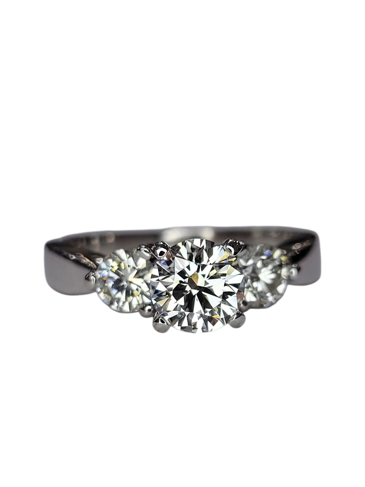 (Z) 18K .75GIA .50MTG VS1 E, WHITE GOLD 3 STONE RING, CENTER DIAMOND GIA CERTIFIED #15516597 VS1 E , 2 .25CT ROUND DIAMONDS ON A SETTING