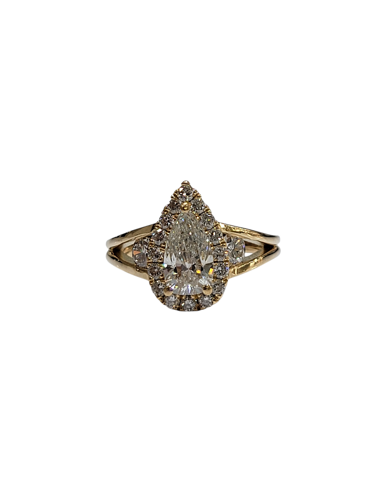 Z)18KY 1.19GIA I1 H .40MT , YELLOW GOLD PEAR SHAPED BRIDAL RING. GIA CERTIFIED #6217704945 PEAR SHAPED DIAMOND 1.19CT CENTER WITH 2 ROUND DIAMONDS TOTALING .40CTS