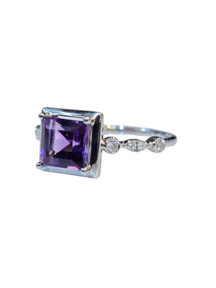 (Y) 14K 1CT AM .10DIA WHITE GOLD RING WITH AMETHYST AND DIAMOND