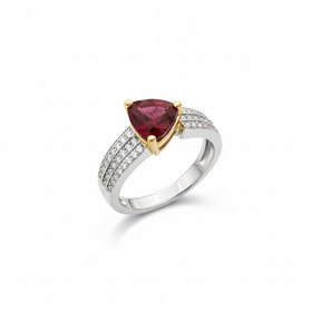 (Y) 14KW R. GARNET RHODOLITE TRILLION CUT WITH SIDE DIAMONDS PRINCESS AND ROUND CUT WHITE GOLD RING