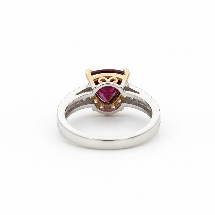 (Y) 14KW R. GARNET RHODOLITE TRILLION CUT WITH SIDE DIAMONDS PRINCESS AND ROUND CUT WHITE GOLD RING