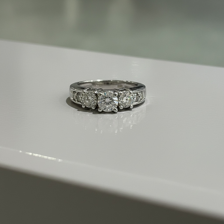 (Z)14K DIA THREE STONE RING WITH NATURAL DIAMONDS (H/I1 1.33CTW ROUND) SET IN 14K WHITE GOLD