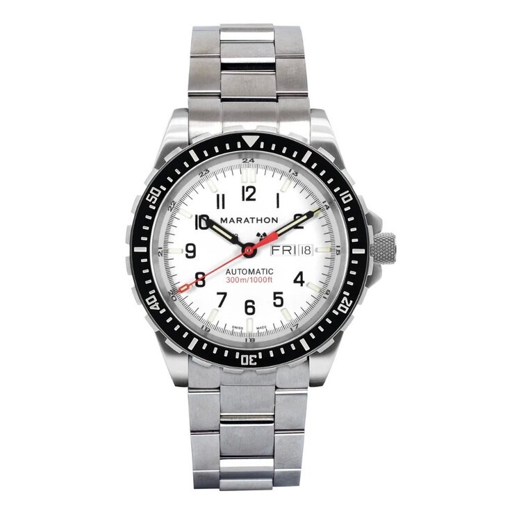 MARATHON (M)MARATHON WATCH WW194021SS-0510 The 46mm Arctic JDD is a rugged dive watch designed for professional Search & Rescue use, specifically in bright and hazardous environments. Featuring an Arctic White dial for increased legibility in daylight operatio