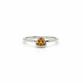 DIAMOND TRADERS INTERNATIONAL (Y)10KW CIT BEZEL SET TRIANGULAR CITRINE SOLITAIRE IN 10K WHITE GOLD RING DIAMOND TRADERS INTERNATIONAL (Y)10KW CIT BEZEL SET TRIANGULAR CITRINE SOLITAIRE IN 10K WHITE GOLD RING