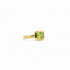 PARAGON COUTURE (R) 14K 1.25CT PERIDOT EMERALD BEZELED RING