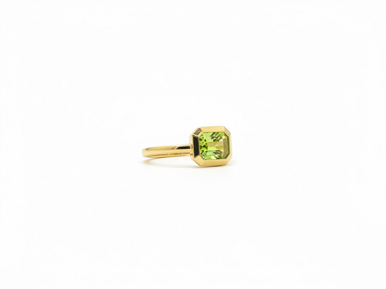 PARAGON COUTURE (R) 14K 1.25CT PERIDOT EMERALD BEZELED RING