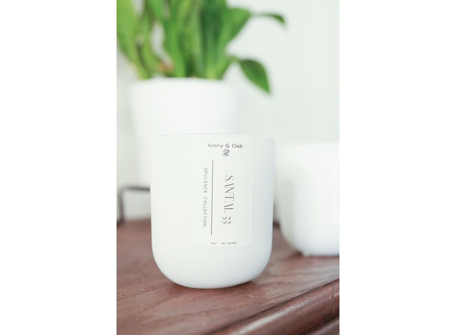 Ivory & Oak - Luxury candle - 9oz