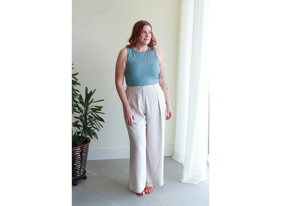 Apricot Acura pleated trousers