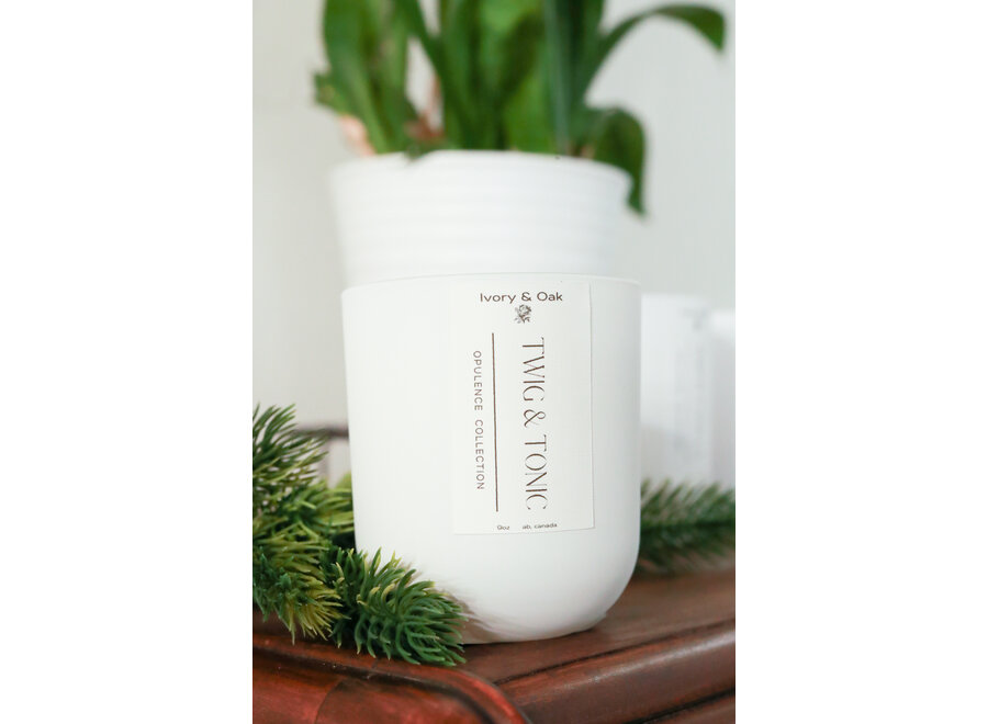 Ivory & Oak - Luxury candle - 9oz