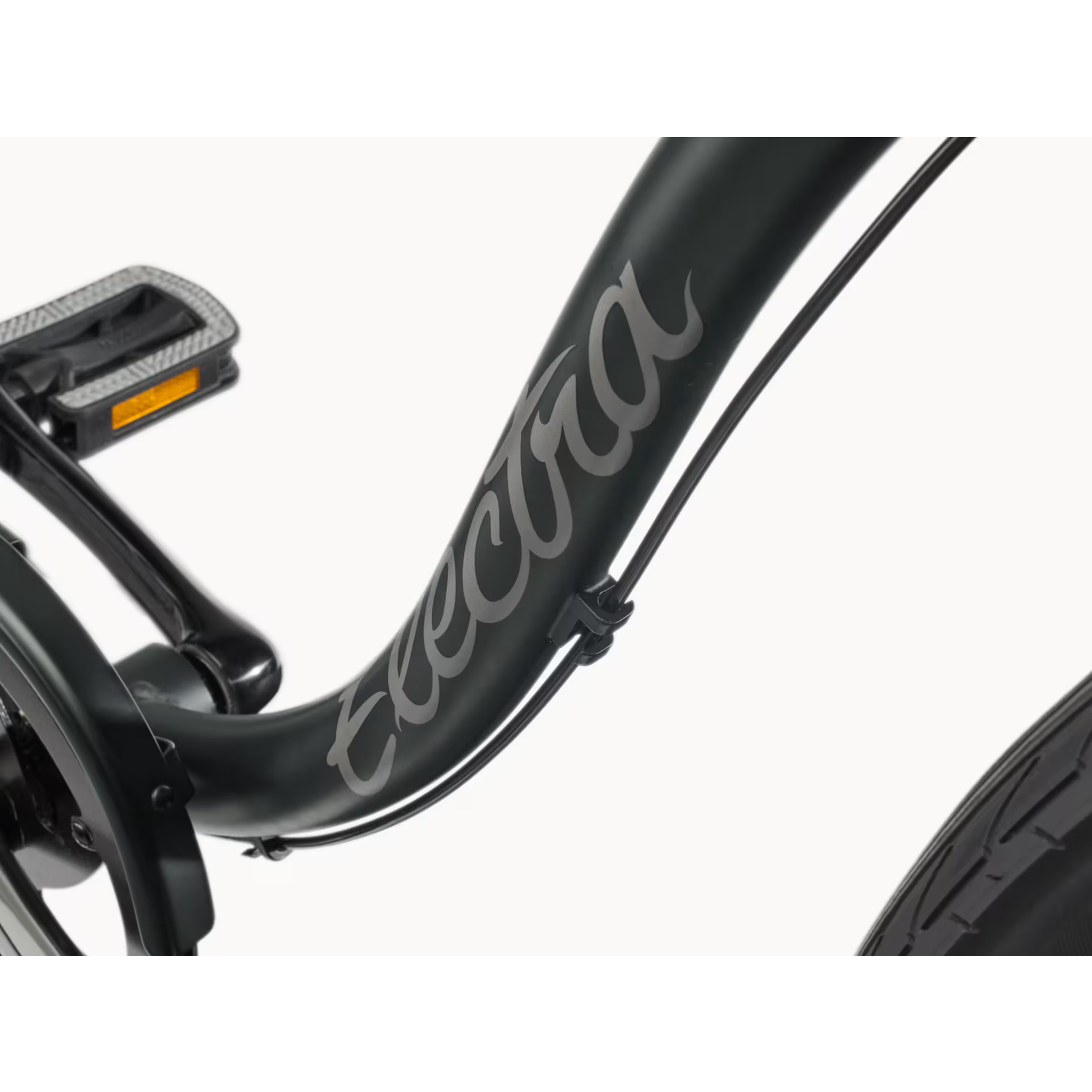 Electra Cruiser 7D Step-Over Matte Black 26"