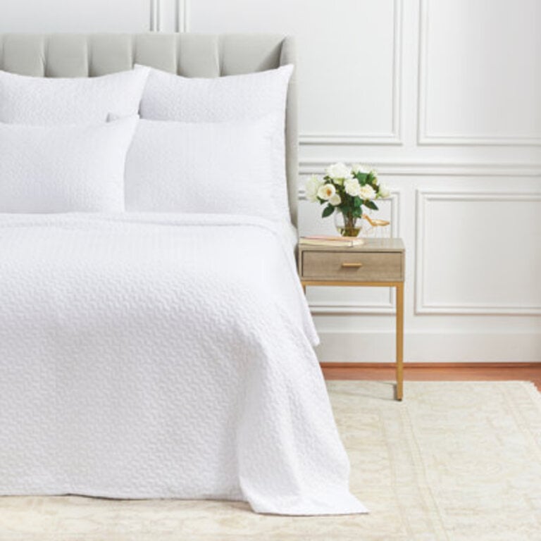 Akhila Dove King Matelasse Size: Queen Quilt