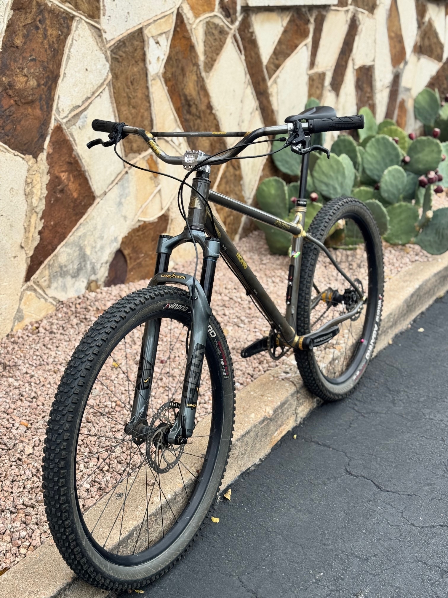 Pre-Owned Mone La Roca LG