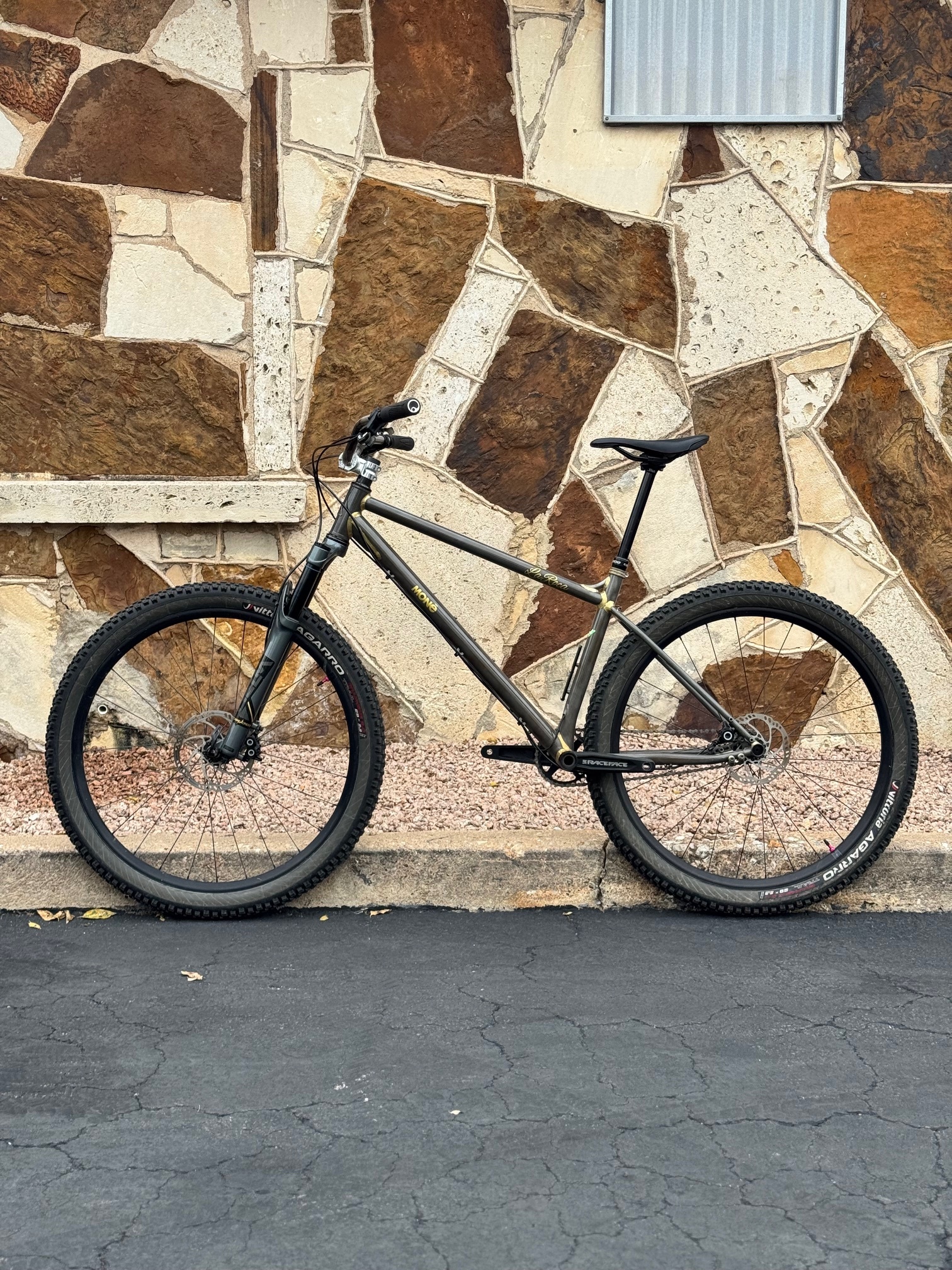 Pre-Owned Mone La Roca LG