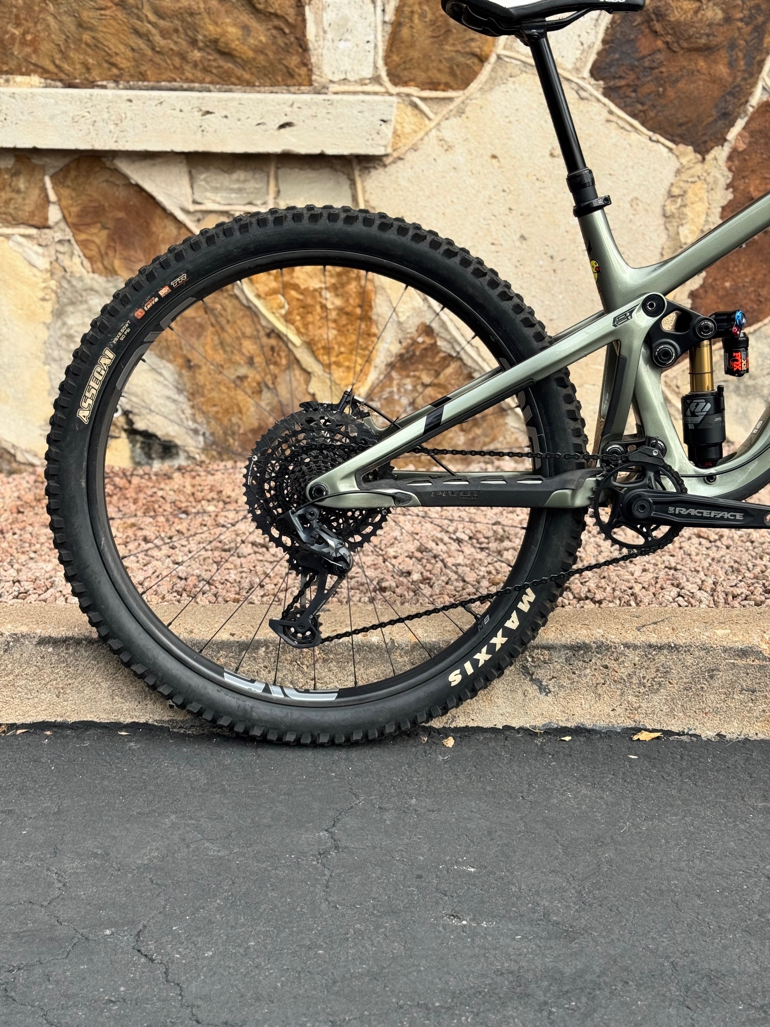 PIVOT FIREBIRD XT/SLX EVNE WHEELS HOPE 4 TECH UPGRADES PRE-OWNED MEDIUM