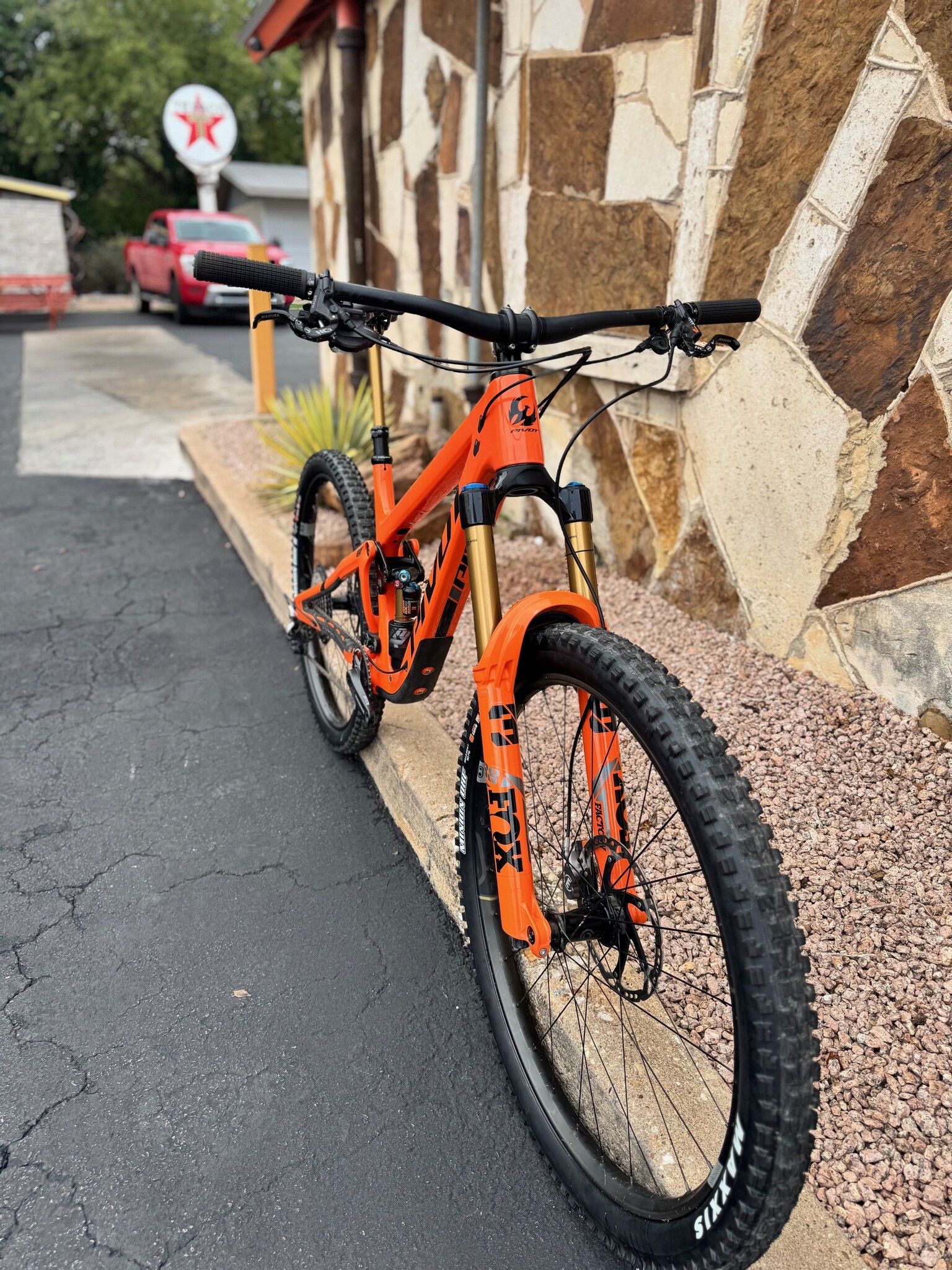 Pre-Owned PIVOT FIREBIRD TEAM ORANGE LG